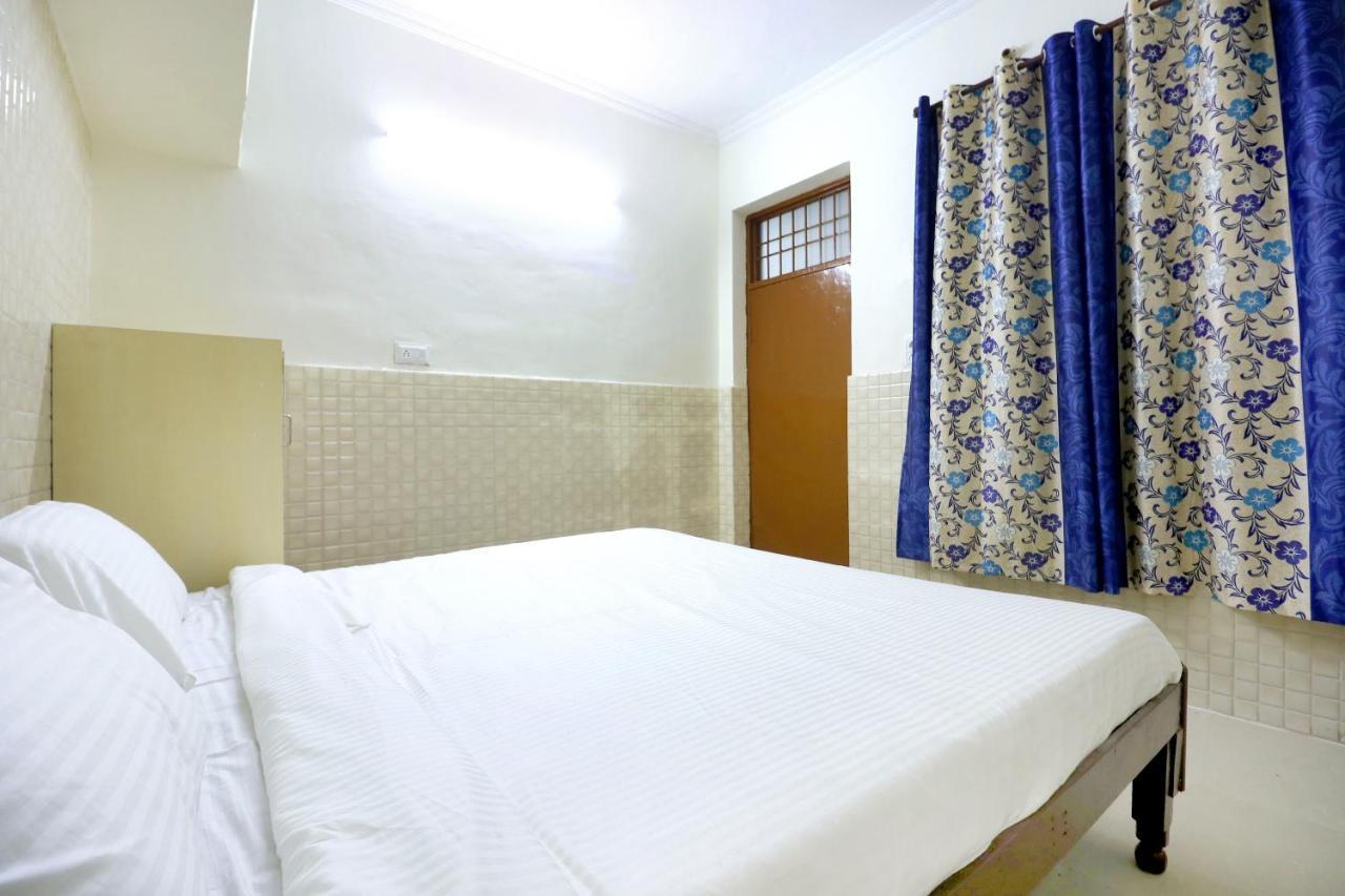 Spot On 44679 Hotel Samrat Sohāna Exterior foto