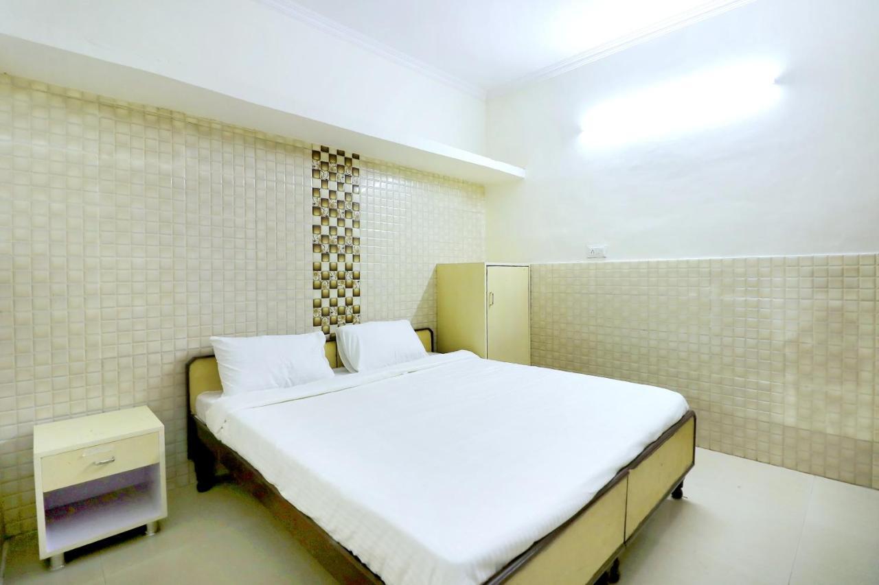 Spot On 44679 Hotel Samrat Sohāna Exterior foto