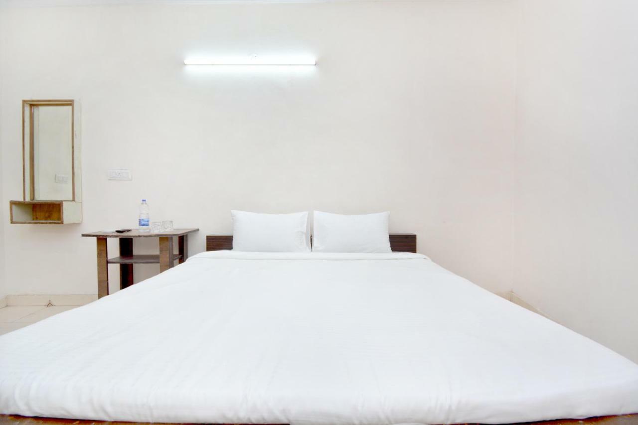 Spot On 44679 Hotel Samrat Sohāna Exterior foto