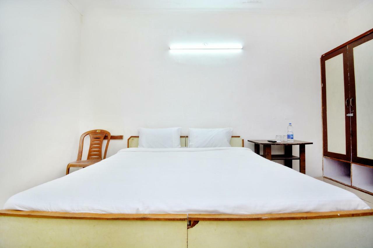 Spot On 44679 Hotel Samrat Sohāna Exterior foto