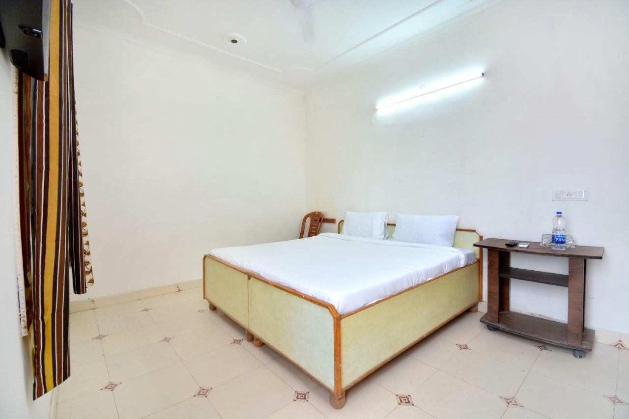 Spot On 44679 Hotel Samrat Sohāna Exterior foto
