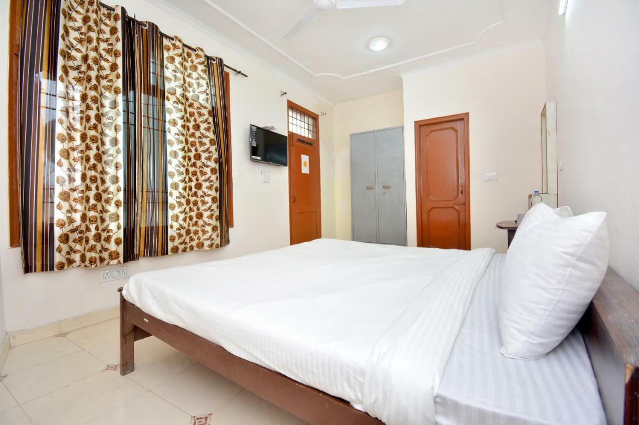 Spot On 44679 Hotel Samrat Sohāna Exterior foto