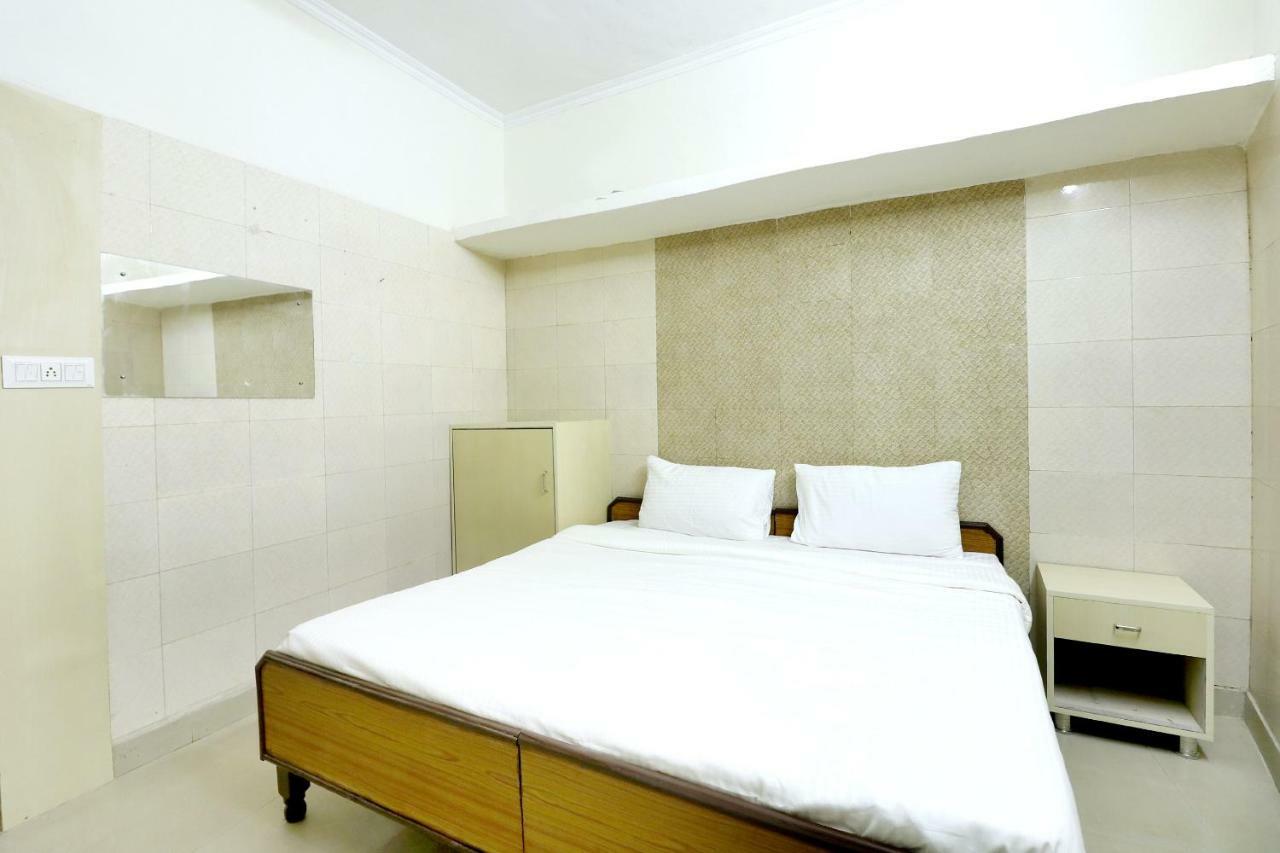 Spot On 44679 Hotel Samrat Sohāna Exterior foto